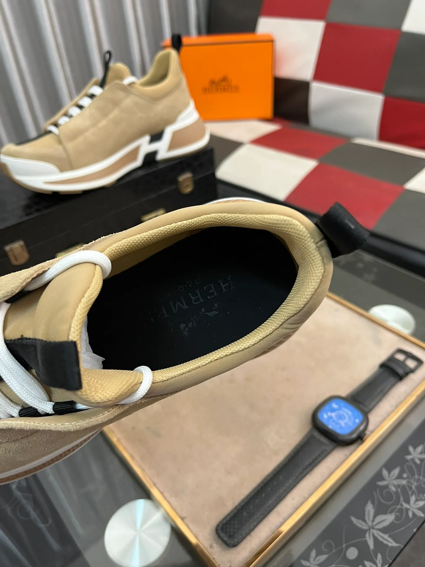 Men's shoes 💰: 560⌚️⌚️[Hermes] New sports shoes Hermès are the most comfortable shoes, no one else⃣️, they are very light on the feet and very good-looking, you will not feel tired when you go shopping and running around 👍 Very light and comfortable, extremely light, perfect for both sports and leisure! It’s up to you to choose, there’s always what you want~ Comes with a full set of packaging gift bags and invoices ✔️Fabric: imported first-layer cowhide ✔️Inner lining: breathable mesh ✔️Outsole: genuine leather bottom ✔️Size: Men 38-44 (45 custom-made) 5️⃣colors available